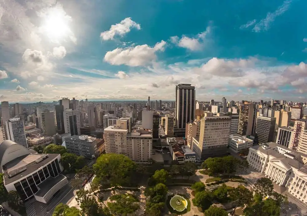 custo de vida em Curitiba - praça Santos Andrade - Centro de Curitiba - Capa
