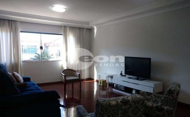 Casa à venda com 3 quartos, 201m² - Foto 1