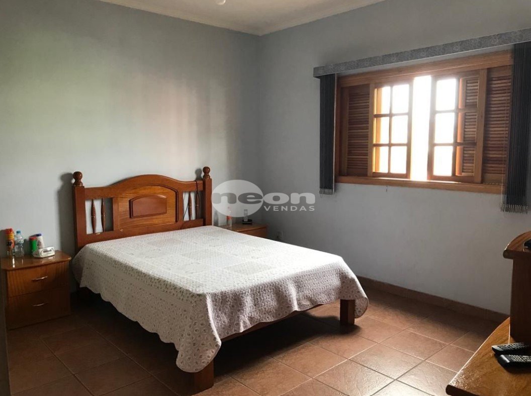 Casa à venda com 3 quartos, 309m² - Foto 9