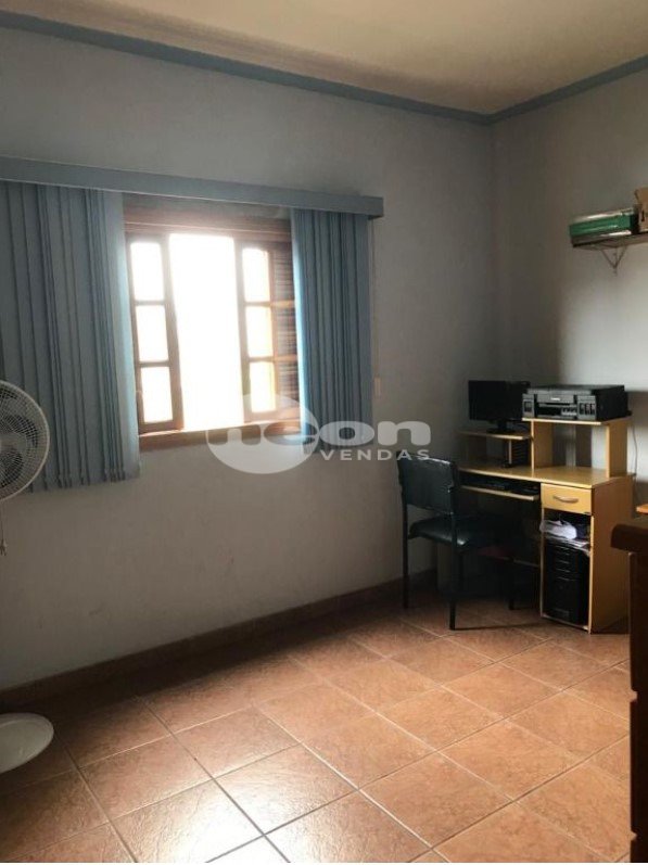 Casa à venda com 3 quartos, 309m² - Foto 11