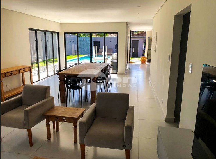 Casa à venda com 6 quartos, 300m² - Foto 2