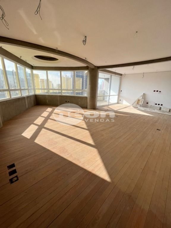 Apartamento à venda com 4 quartos, 227m² - Foto 1