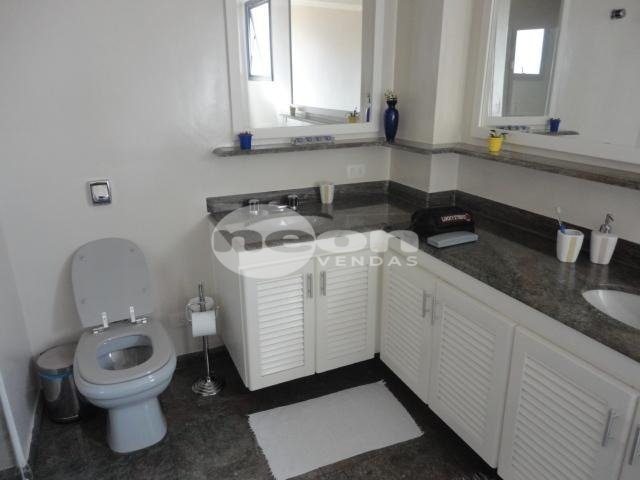 Apartamento à venda com 3 quartos, 200m² - Foto 18