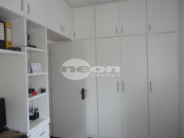 Apartamento à venda com 3 quartos, 200m² - Foto 10