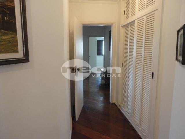 Apartamento à venda com 3 quartos, 200m² - Foto 6