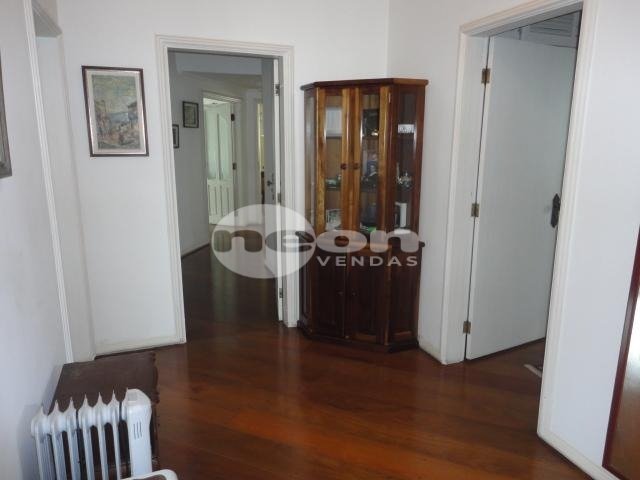 Apartamento à venda com 3 quartos, 200m² - Foto 3