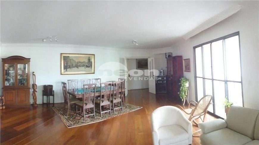 Apartamento à venda com 3 quartos, 200m² - Foto 1