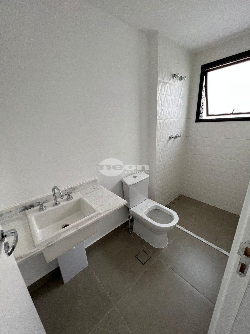 Apartamento à venda com 3 quartos, 161m² - Foto 19