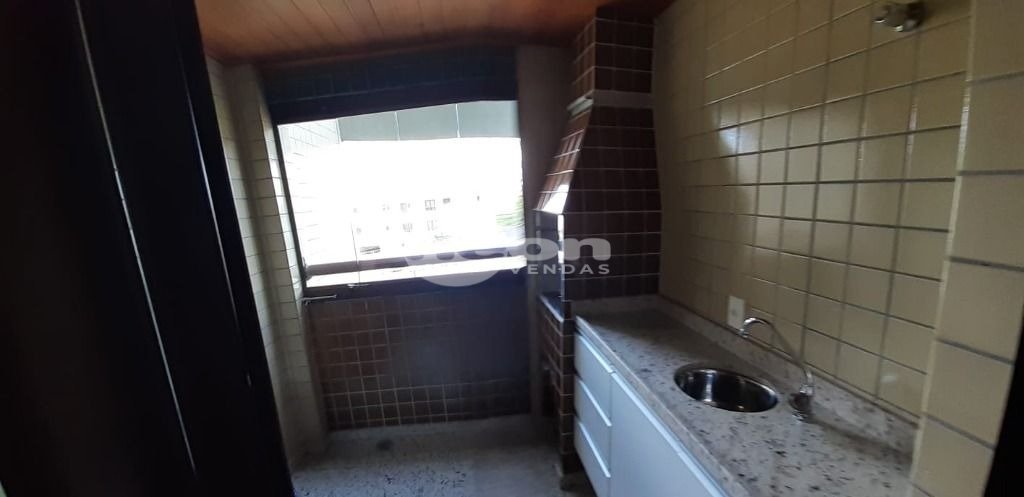 Apartamento à venda com 3 quartos, 93m² - Foto 4