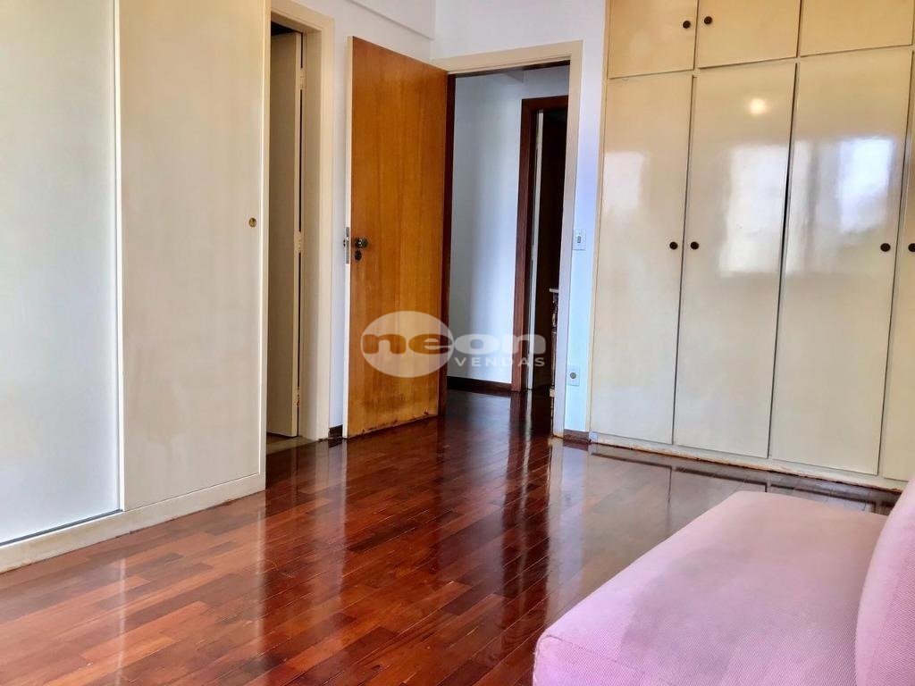 Apartamento à venda com 3 quartos, 159m² - Foto 7