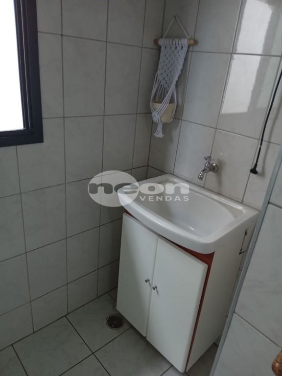 Apartamento à venda com 2 quartos, 55m² - Foto 11