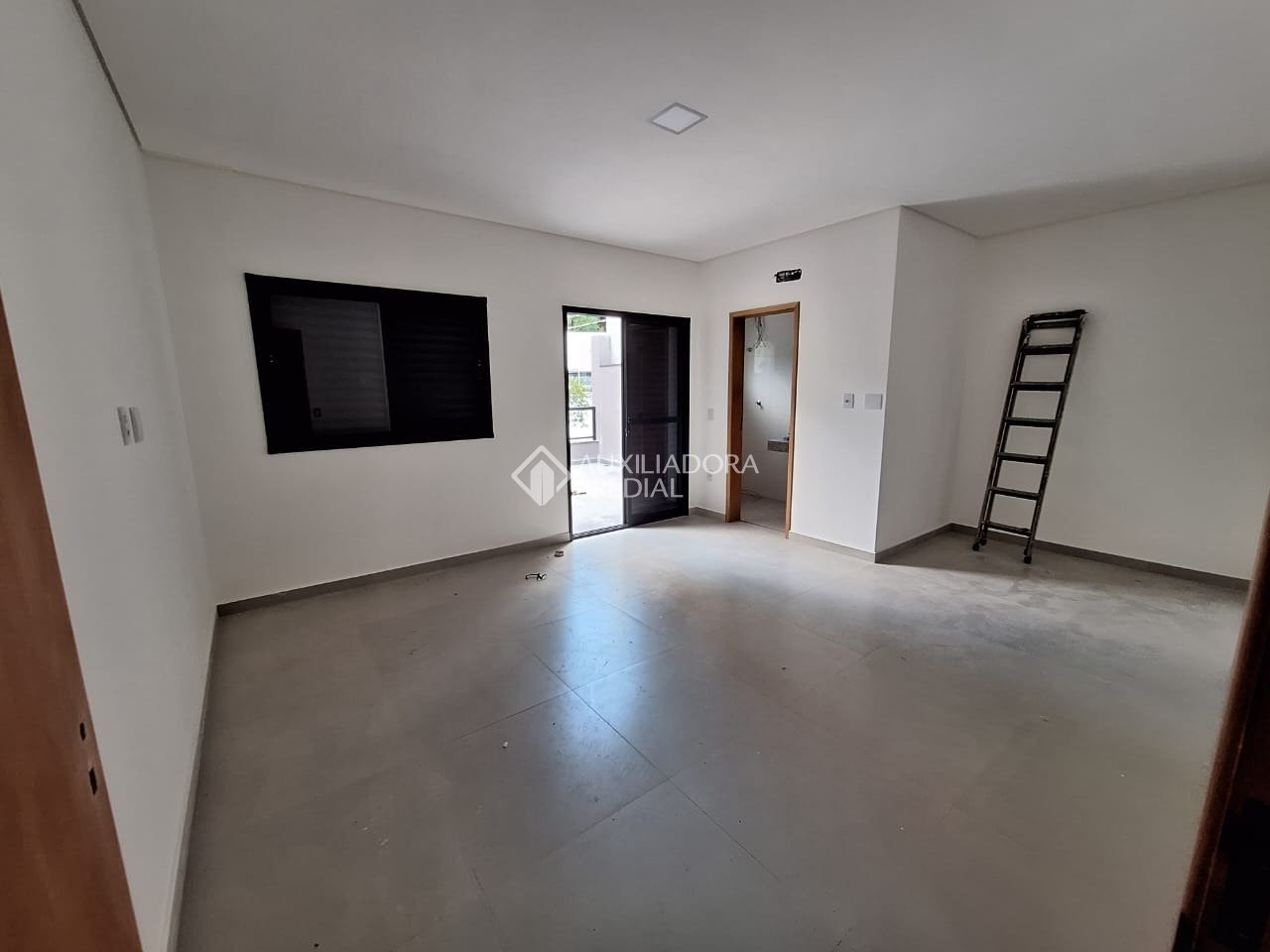 Casa à venda com 3 quartos, 199m² - Foto 1