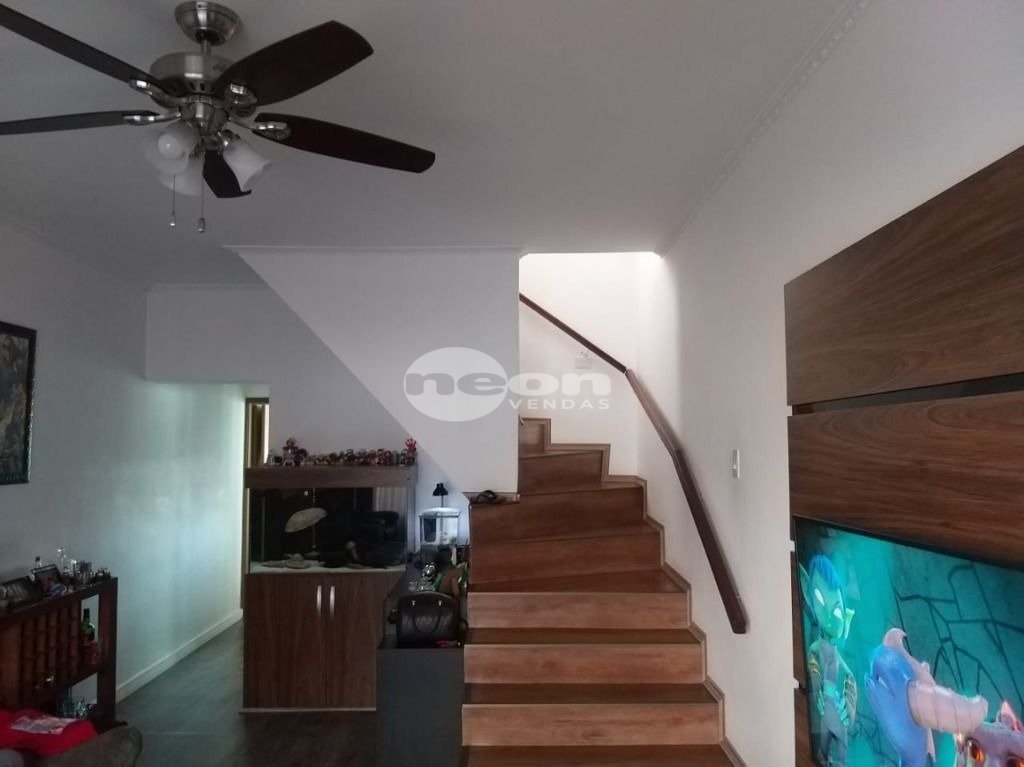 Casa à venda com 3 quartos, 171m² - Foto 1