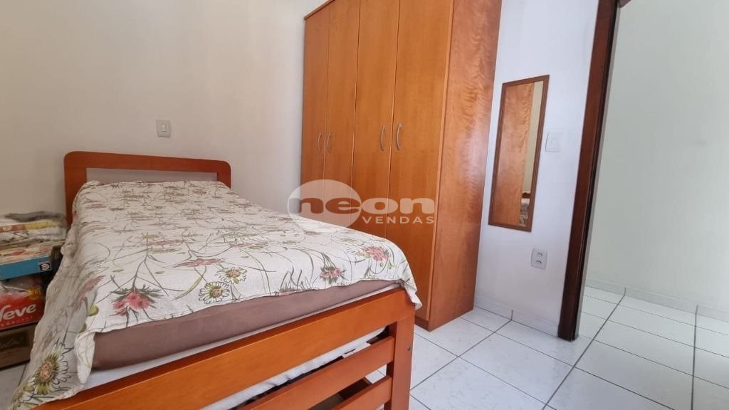 Casa à venda com 3 quartos, 264m² - Foto 9