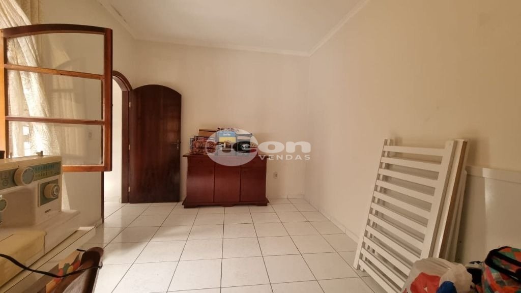 Casa à venda com 3 quartos, 264m² - Foto 12