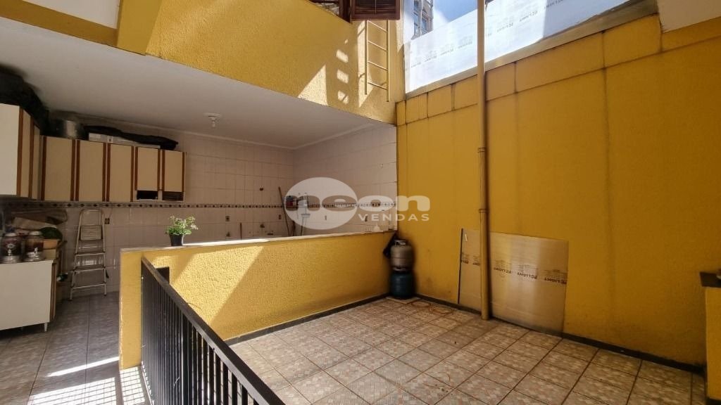 Casa à venda com 3 quartos, 264m² - Foto 18