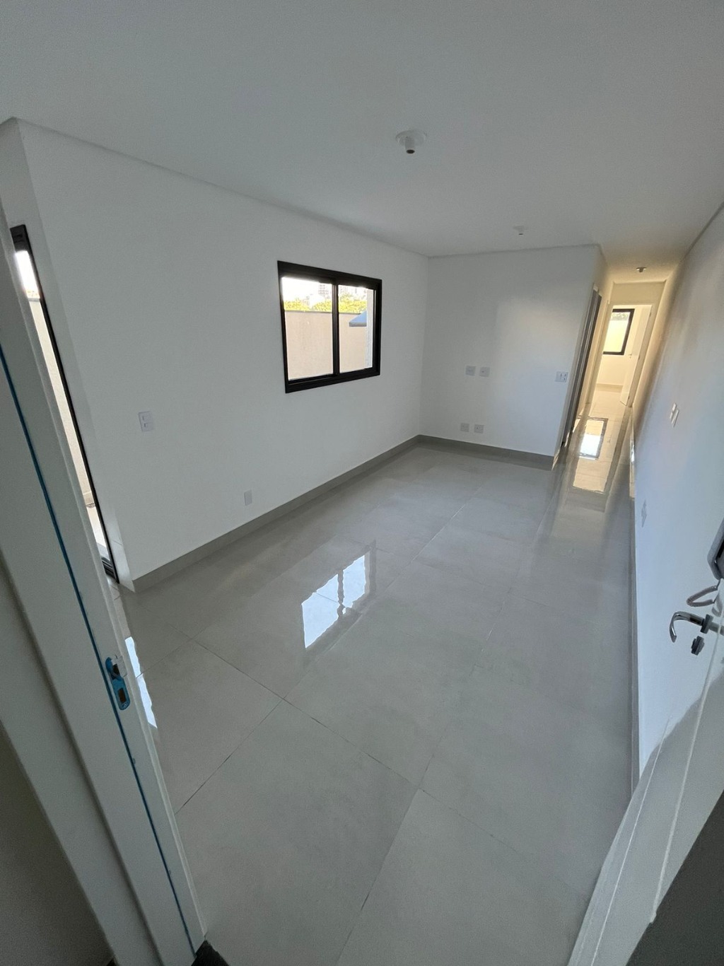 Apartamento à venda com 2 quartos, 67m² - Foto 3