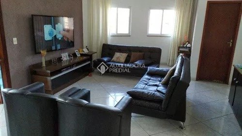 Casa à venda com 3 quartos, 252m² - Foto 1