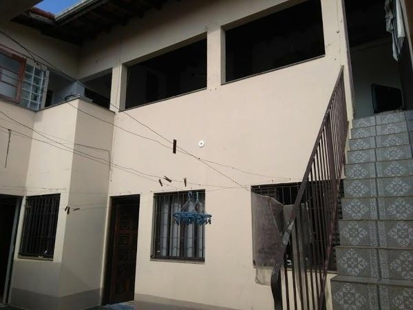 Casa à venda com 3 quartos, 227m² - Foto 1