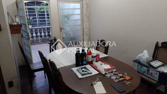 Casa à venda com 4 quartos, 314m² - Foto 1