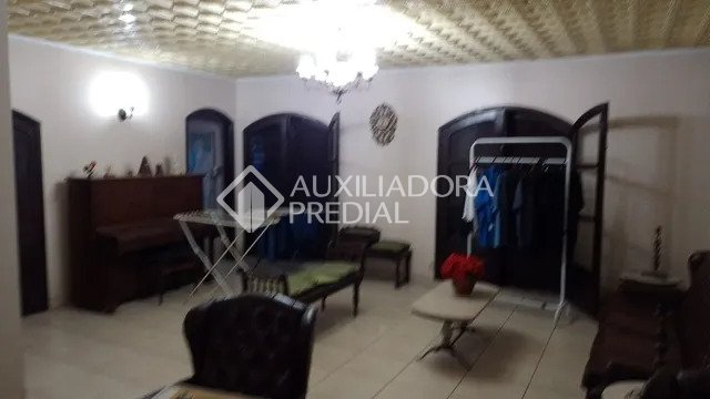 Casa à venda com 4 quartos, 314m² - Foto 2