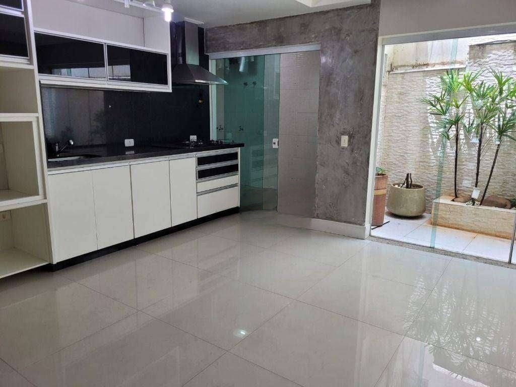 Casa à venda com 3 quartos, 210m² - Foto 3