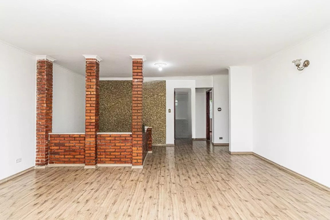 Casa à venda com 3 quartos, 228m² - Foto 2