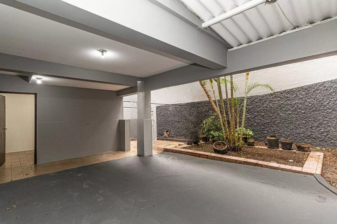 Casa à venda com 3 quartos, 228m² - Foto 13