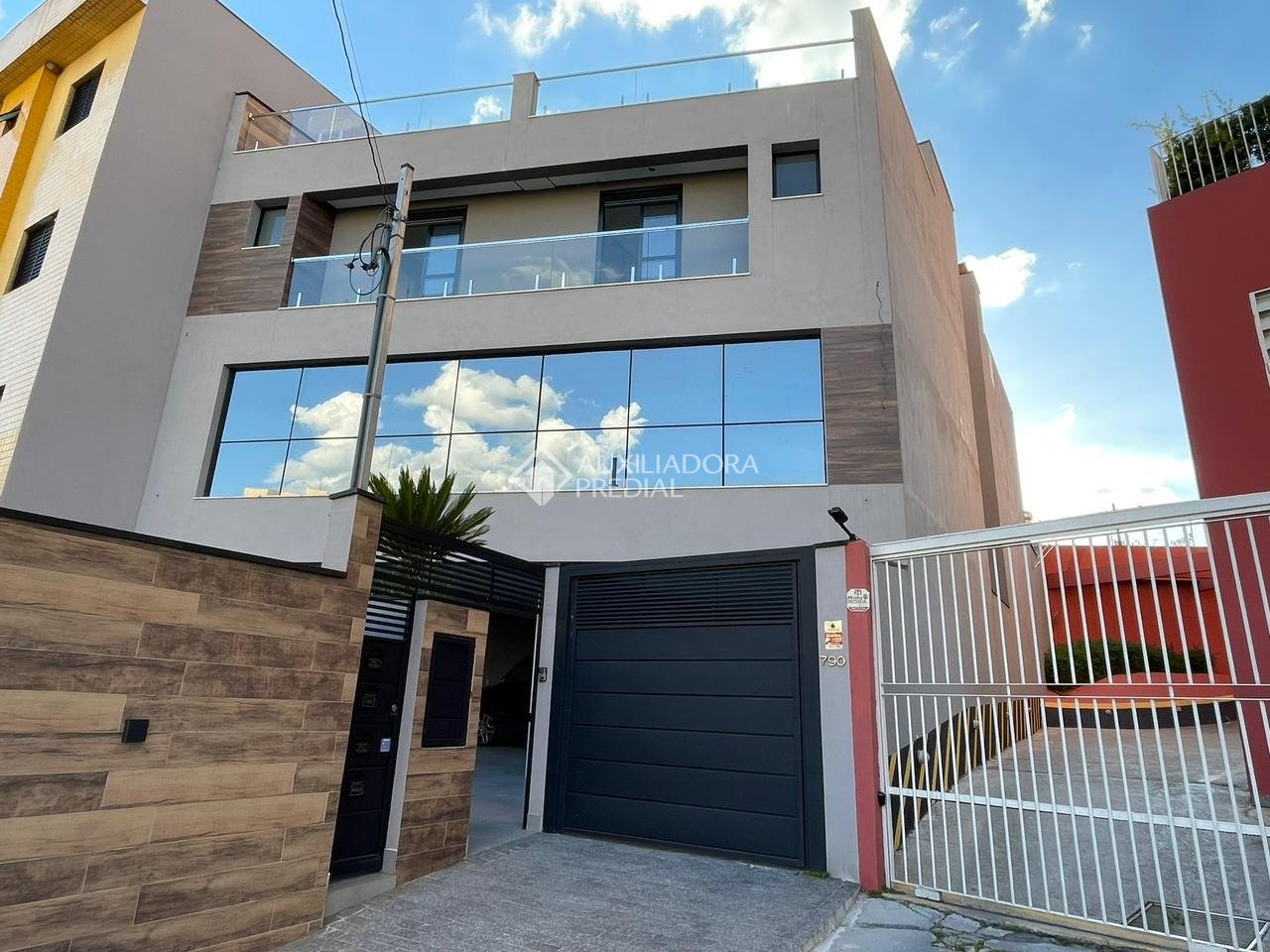 Casa de Condomínio à venda com 3 quartos, 311m² - Foto 1