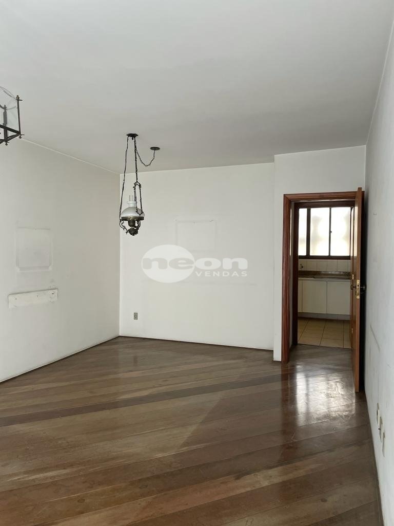 Apartamento à venda com 3 quartos, 130m² - Foto 2