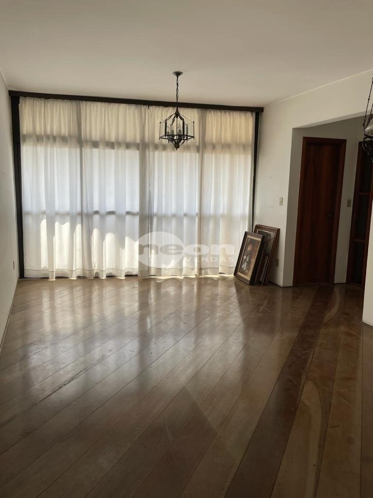 Apartamento à venda com 3 quartos, 130m² - Foto 1