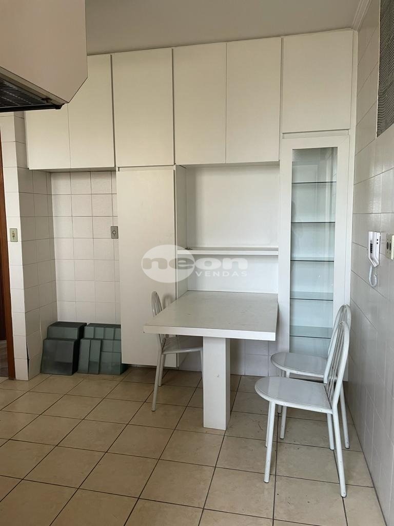 Apartamento à venda com 3 quartos, 130m² - Foto 3