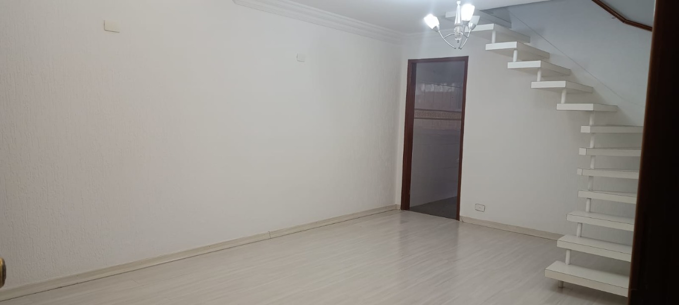 Casa à venda com 2 quartos, 125m² - Foto 2