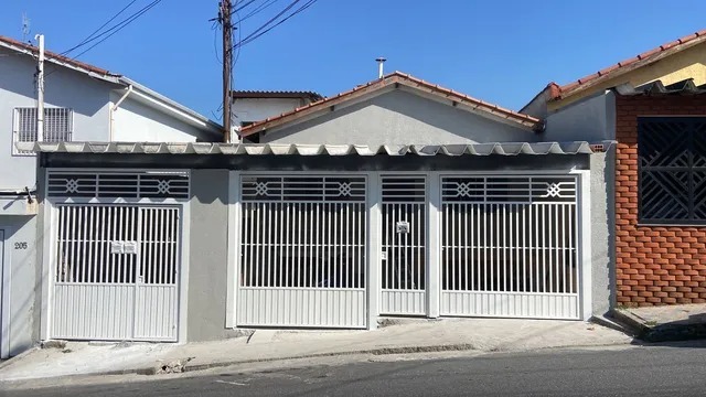 Casa à venda com 3 quartos, 250m² - Foto 1