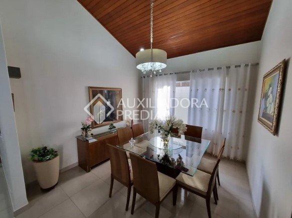 Casa à venda com 4 quartos, 290m² - Foto 3