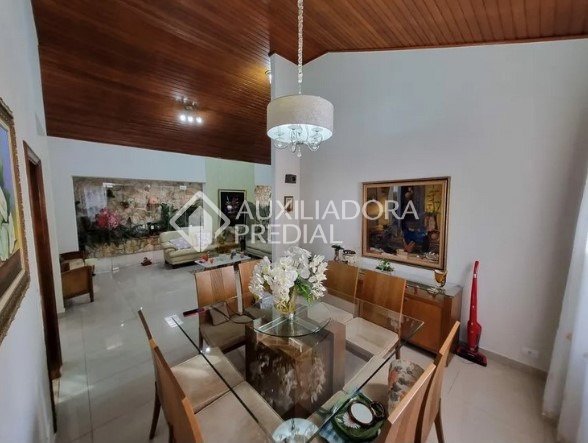 Casa à venda com 4 quartos, 290m² - Foto 4