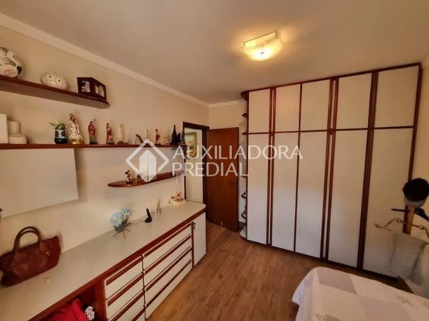 Casa à venda com 4 quartos, 290m² - Foto 17