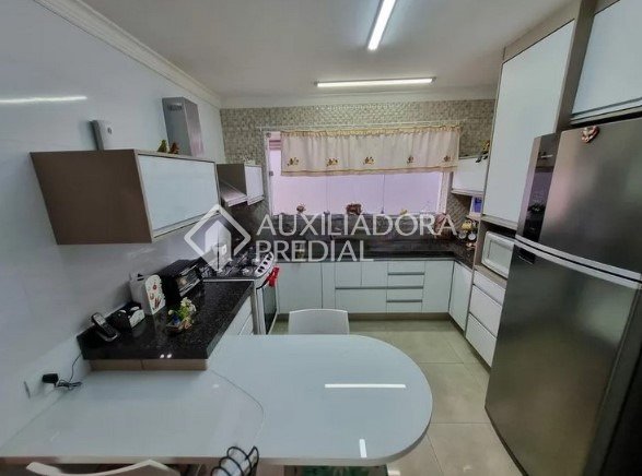 Casa à venda com 4 quartos, 290m² - Foto 8