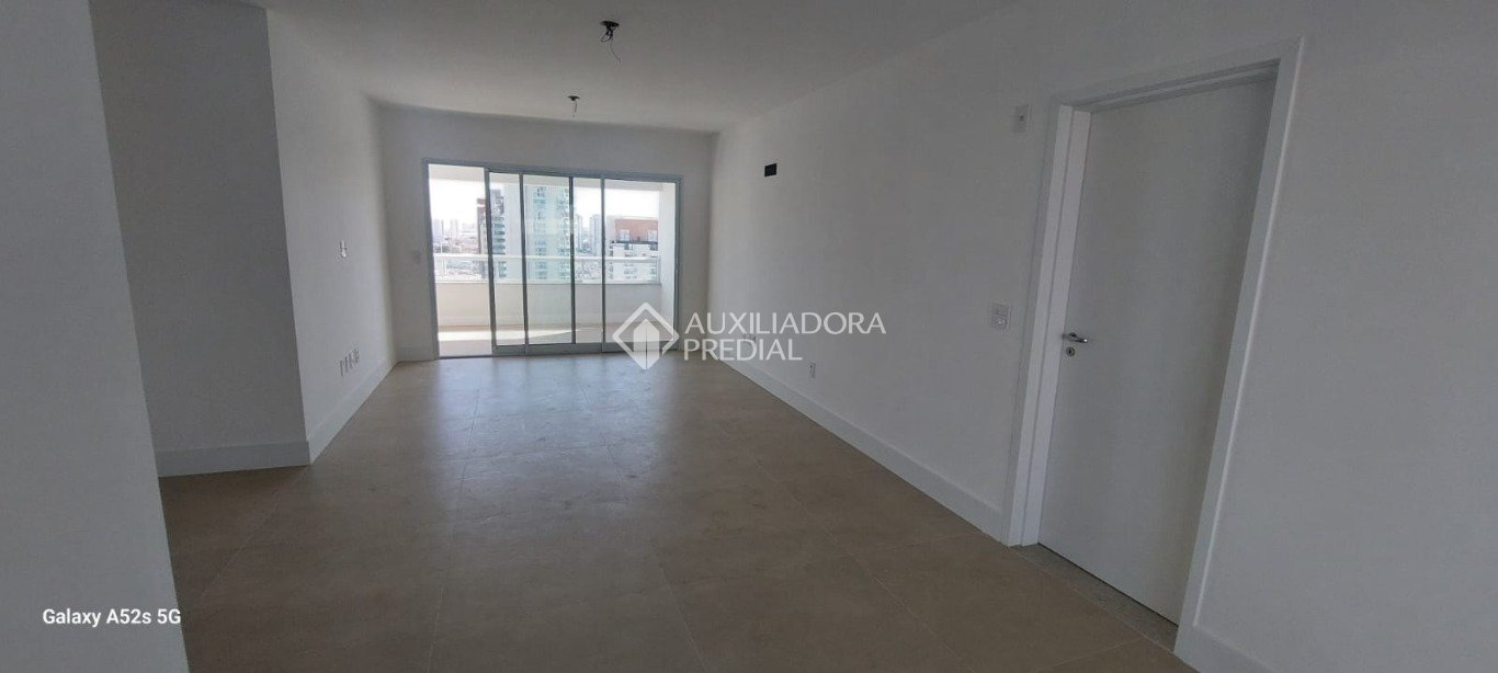 Apartamento à venda com 3 quartos, 190m² - Foto 7