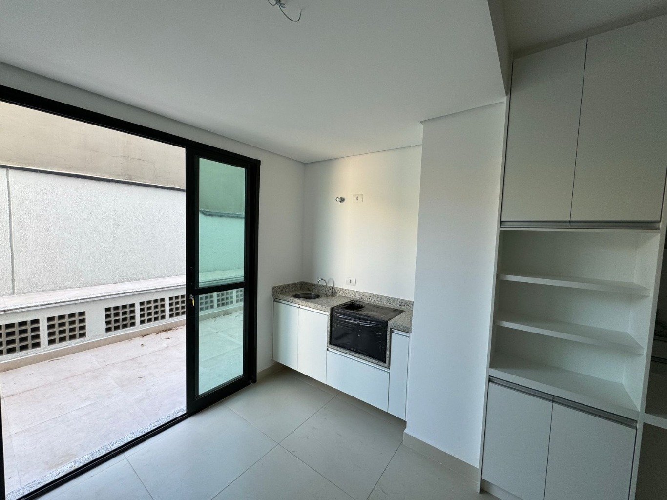 Apartamento à venda com 2 quartos, 82m² - Foto 2