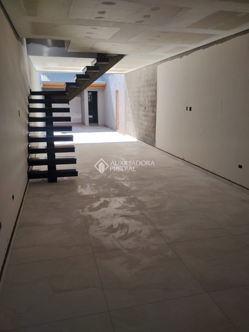 Casa à venda com 3 quartos, 145m² - Foto 2