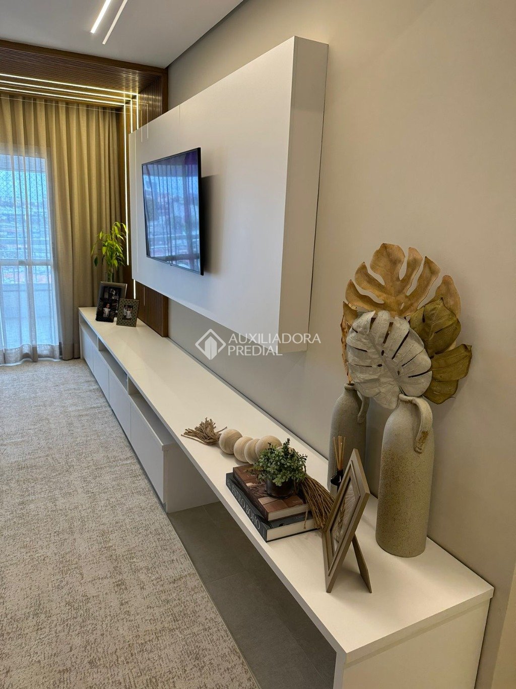 Apartamento à venda com 3 quartos, 158m² - Foto 2