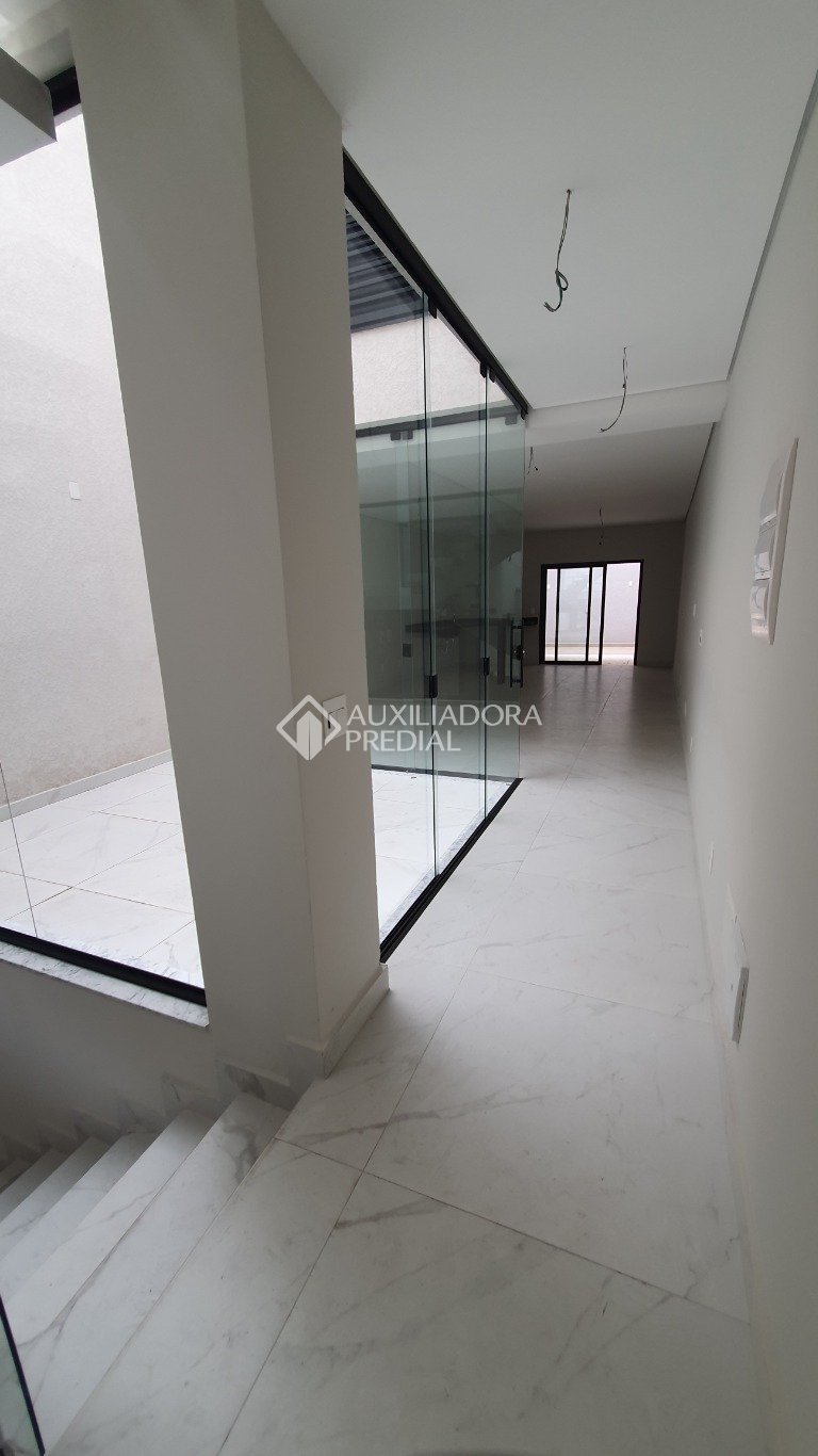 Casa à venda com 3 quartos, 220m² - Foto 4