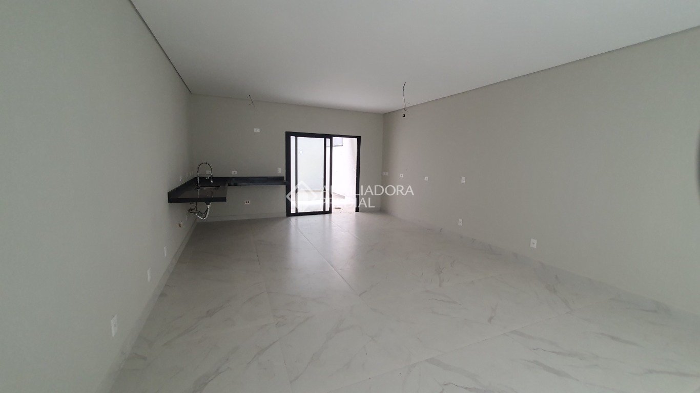 Casa à venda com 3 quartos, 220m² - Foto 3