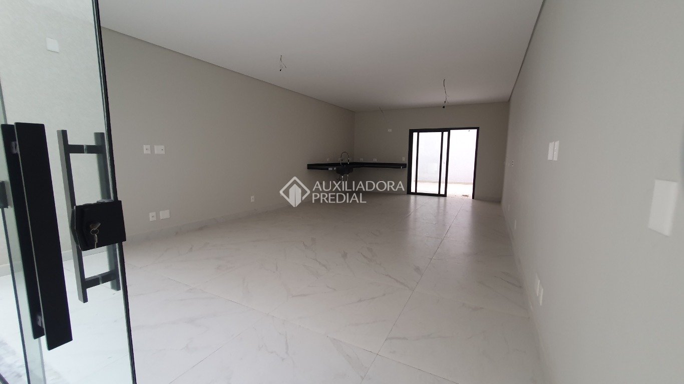 Casa à venda com 3 quartos, 220m² - Foto 5