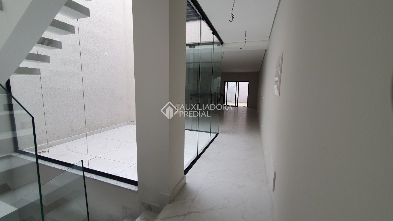 Casa à venda com 3 quartos, 220m² - Foto 1