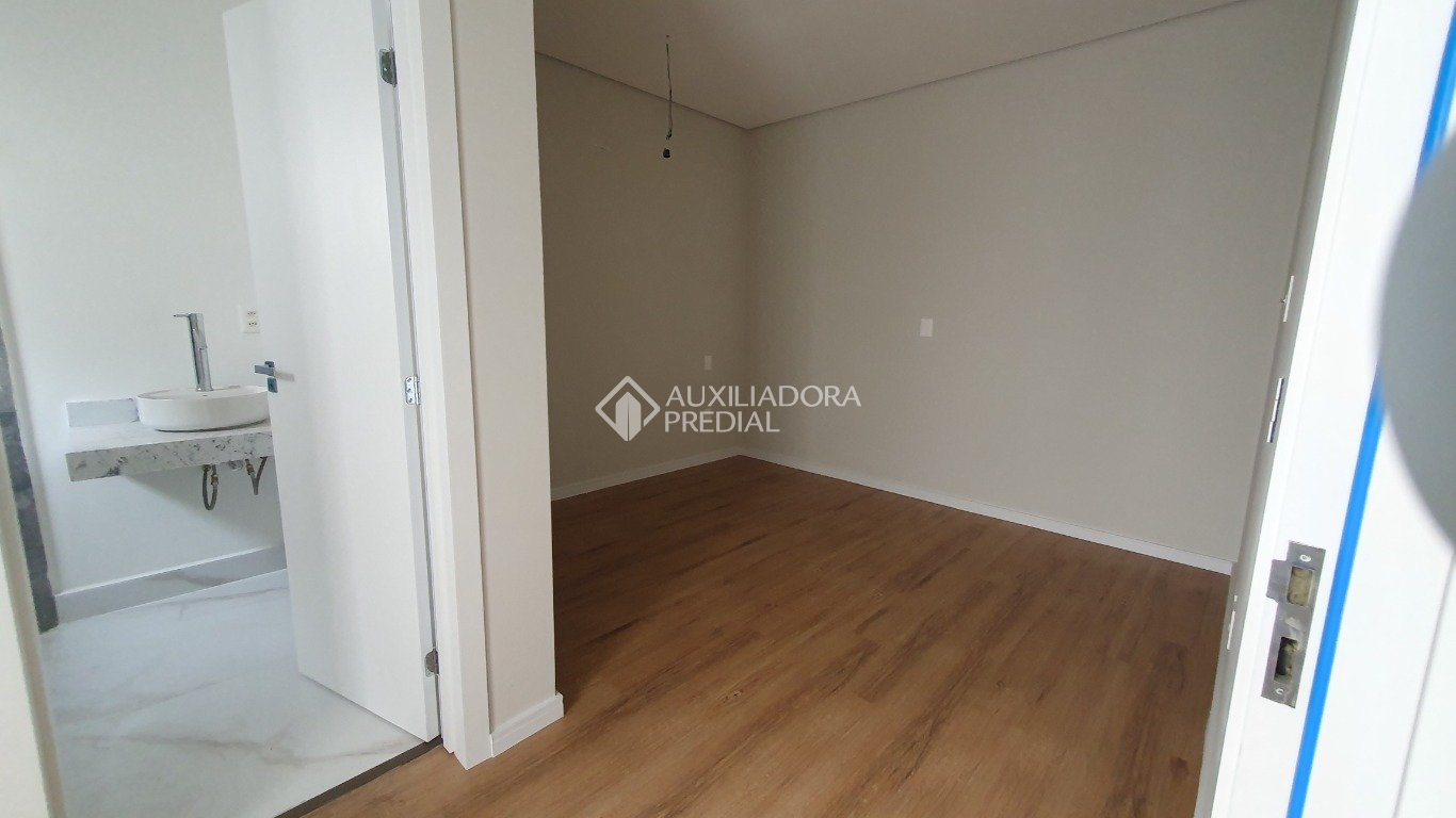 Casa à venda com 3 quartos, 220m² - Foto 13