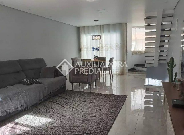 Casa à venda com 4 quartos, 276m² - Foto 1