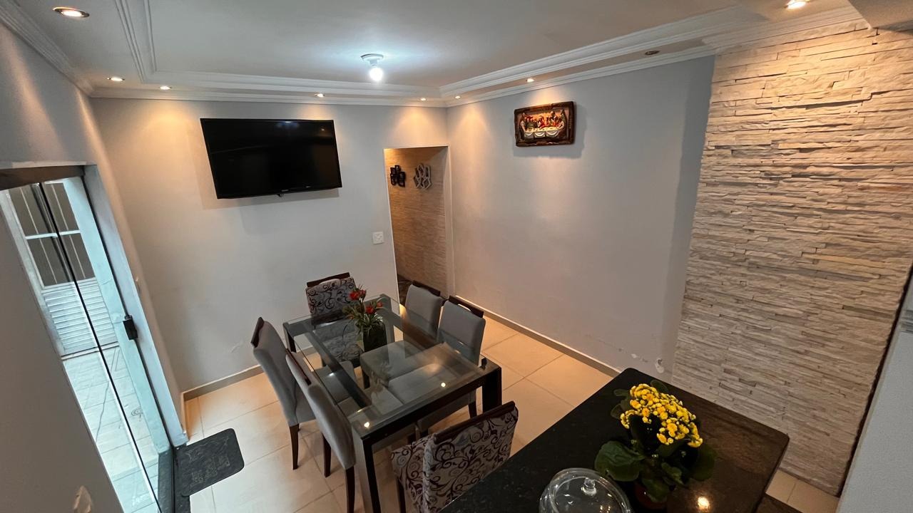 Casa à venda com 3 quartos, 201m² - Foto 1