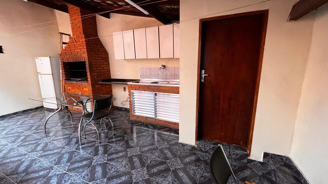 Casa à venda com 3 quartos, 201m² - Foto 13